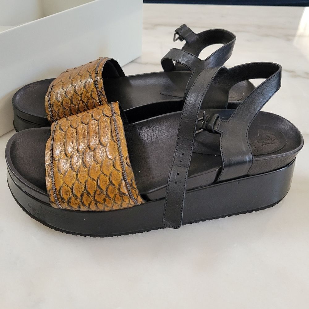 New Brunello Cucinelli sandals 40